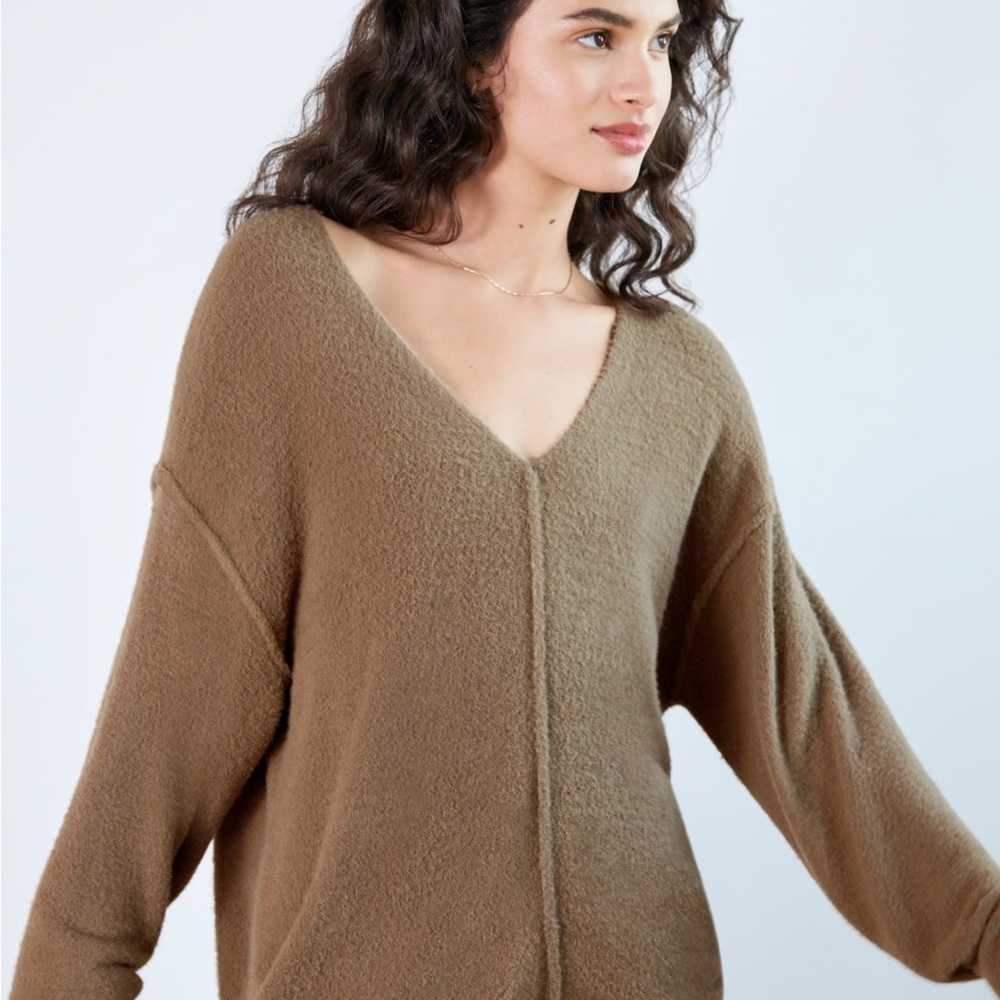 Aritizia Wilfred Hush Knit V Neck Slouchy Sweater